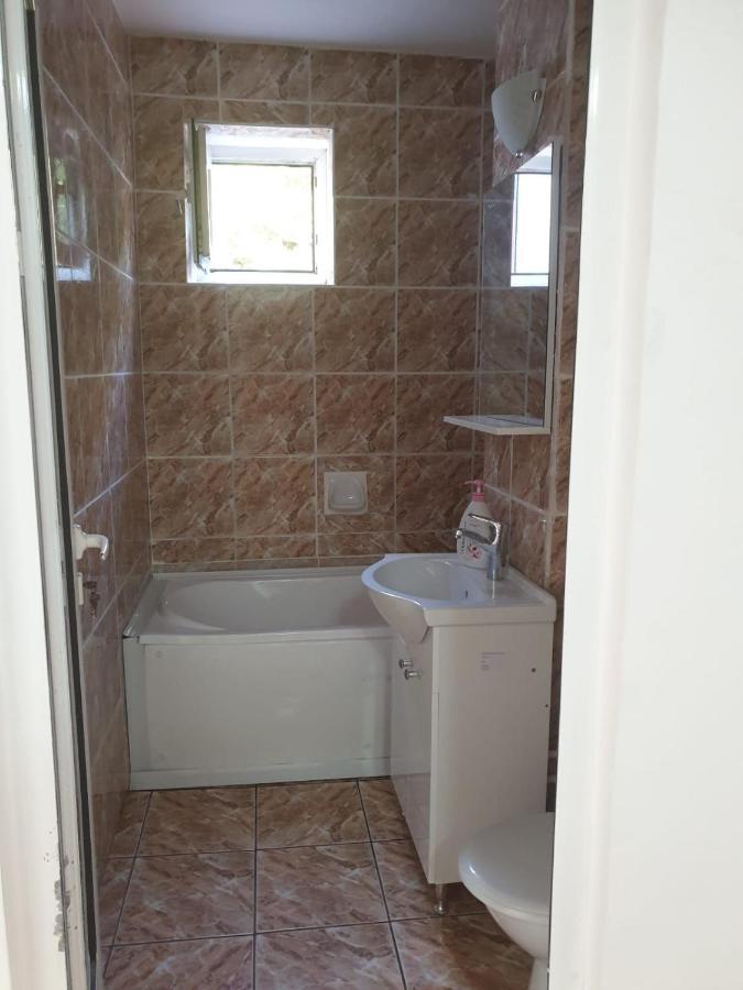 Cazare Apartament Cu 2 Camere نيهويو المظهر الخارجي الصورة